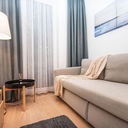 City Center Apartment - Modern & Elegant ブラチスラヴァ エクステリア 写真