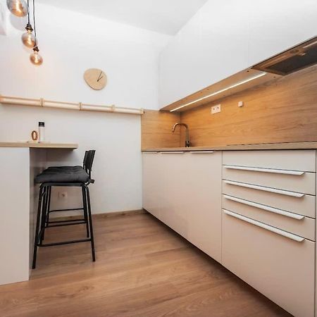 City Center Apartment - Modern & Elegant ブラチスラヴァ エクステリア 写真