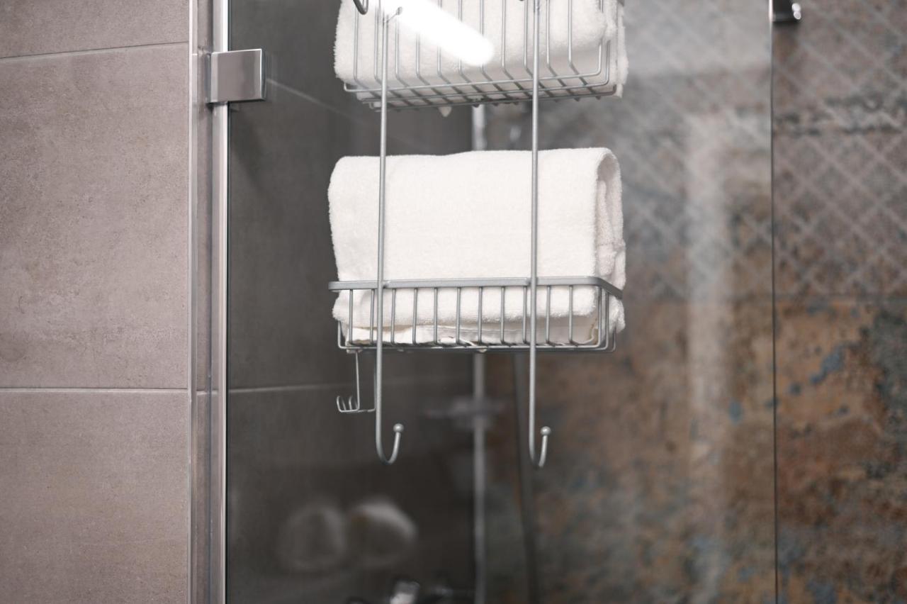 City Center Apartment - Modern & Elegant ブラチスラヴァ エクステリア 写真