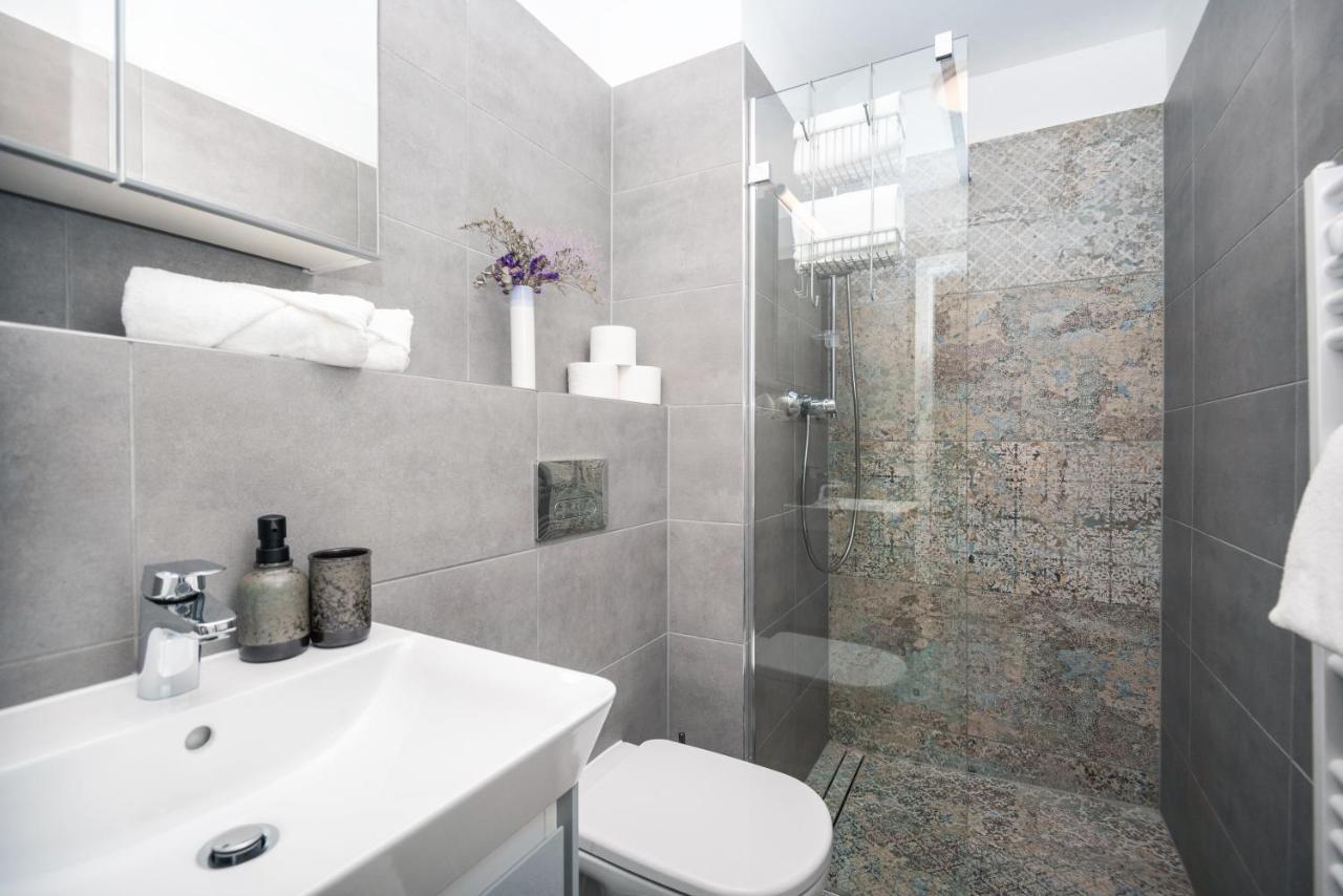 City Center Apartment - Modern & Elegant ブラチスラヴァ エクステリア 写真