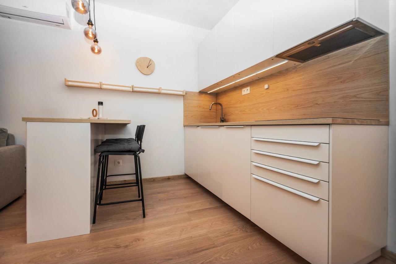 City Center Apartment - Modern & Elegant ブラチスラヴァ エクステリア 写真