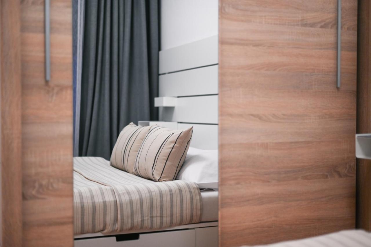 City Center Apartment - Modern & Elegant ブラチスラヴァ エクステリア 写真