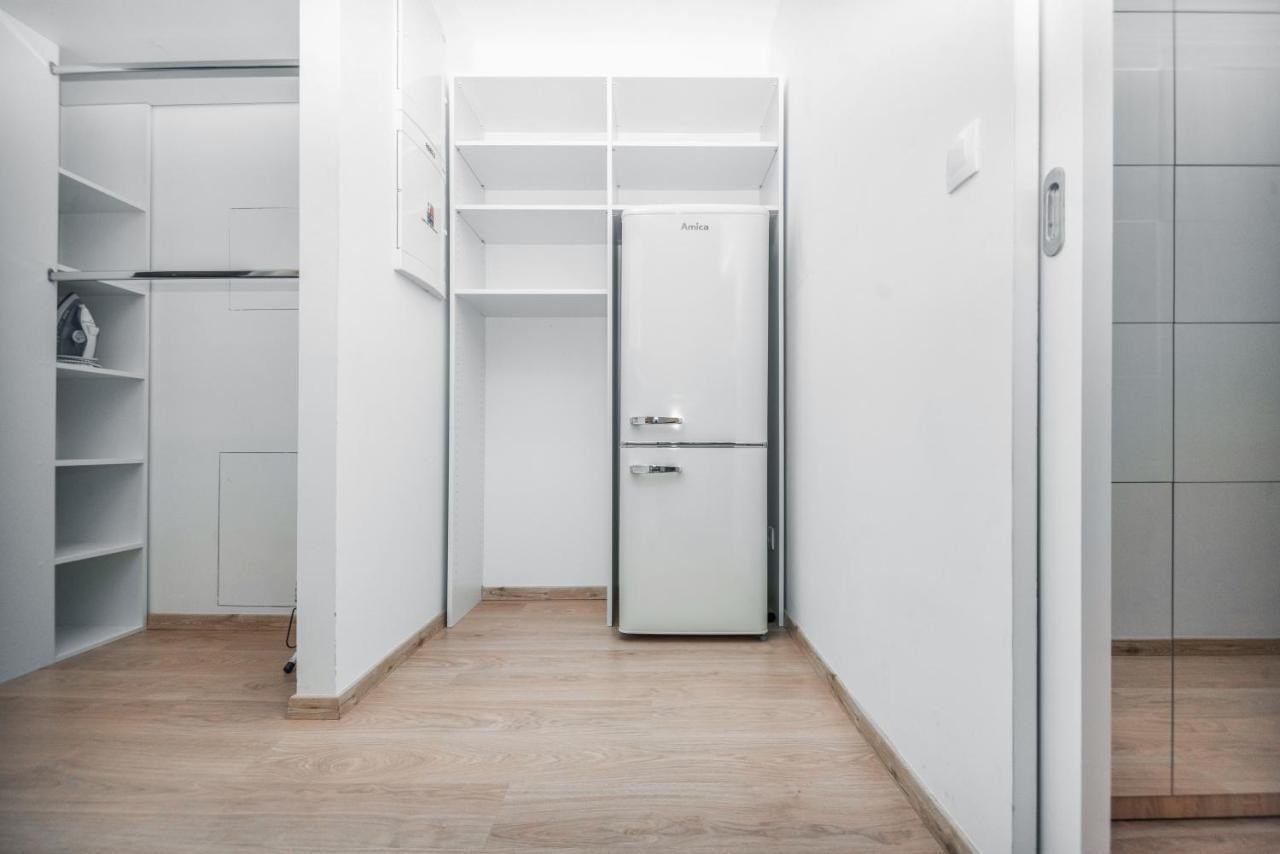 City Center Apartment - Modern & Elegant ブラチスラヴァ エクステリア 写真