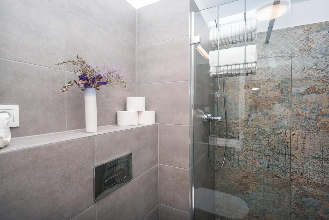 City Center Apartment - Modern & Elegant ブラチスラヴァ エクステリア 写真