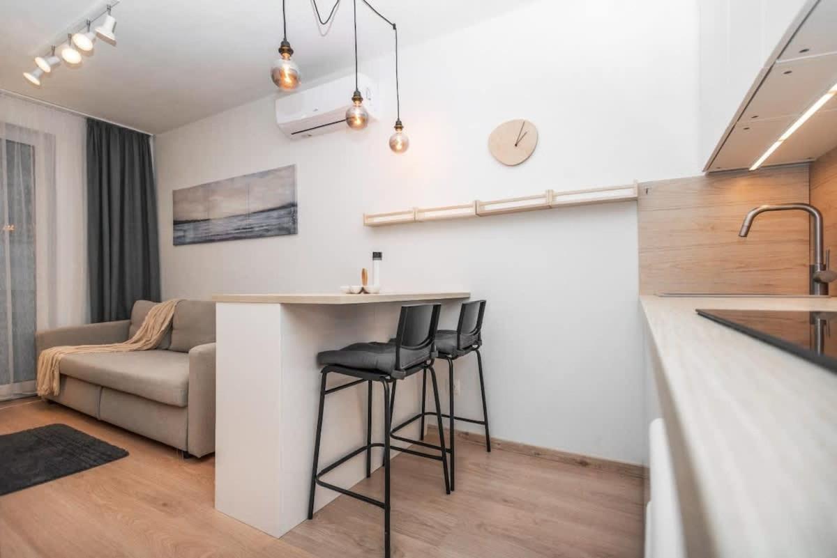 City Center Apartment - Modern & Elegant ブラチスラヴァ エクステリア 写真