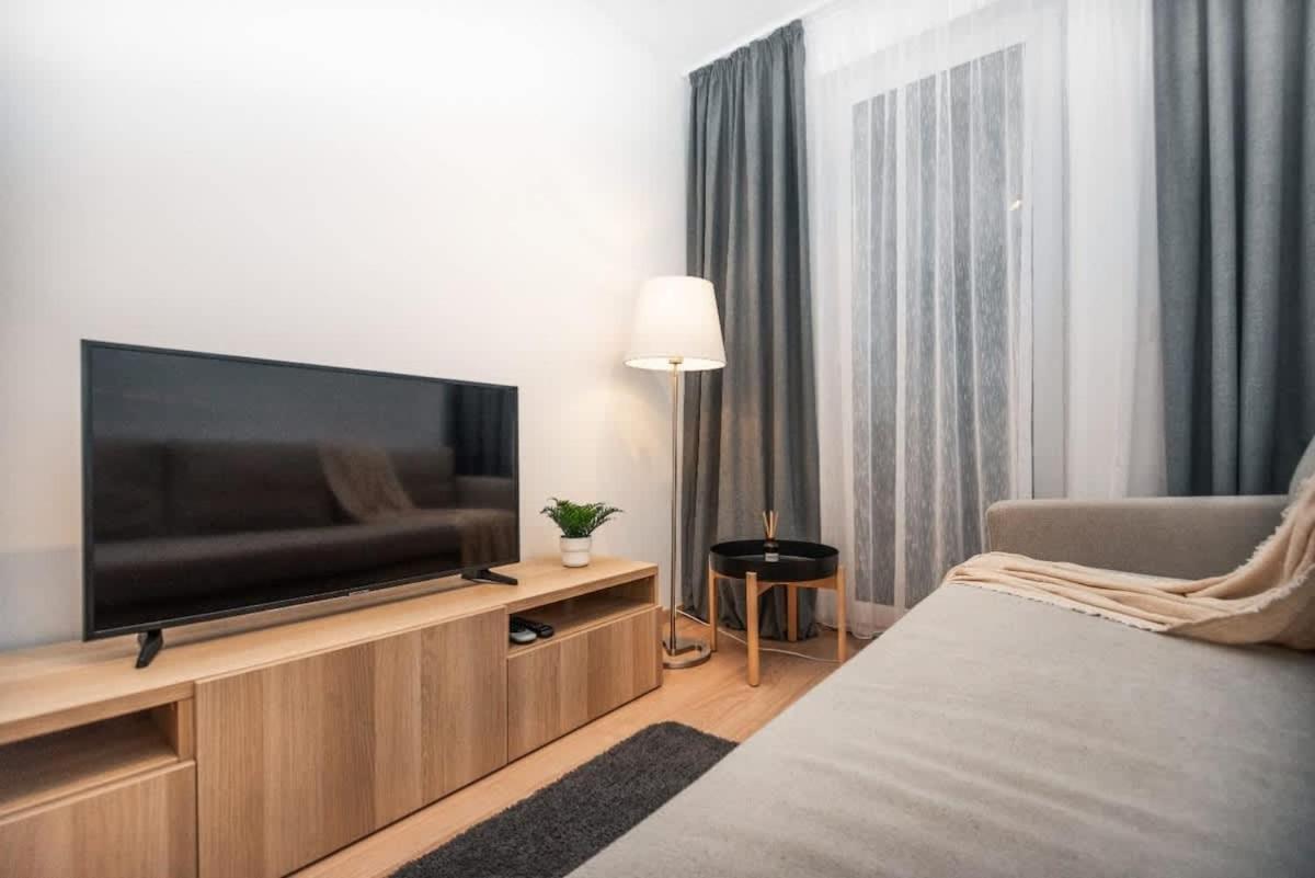 City Center Apartment - Modern & Elegant ブラチスラヴァ エクステリア 写真